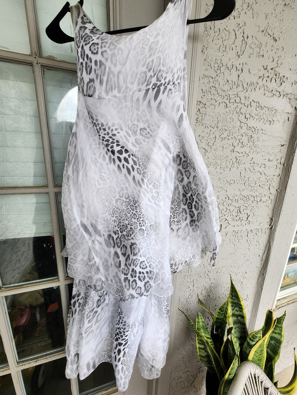 Made In ITALY White & Gray Animal Print Sleeveless Tunic $60 MSRP - Picture 3 of 5